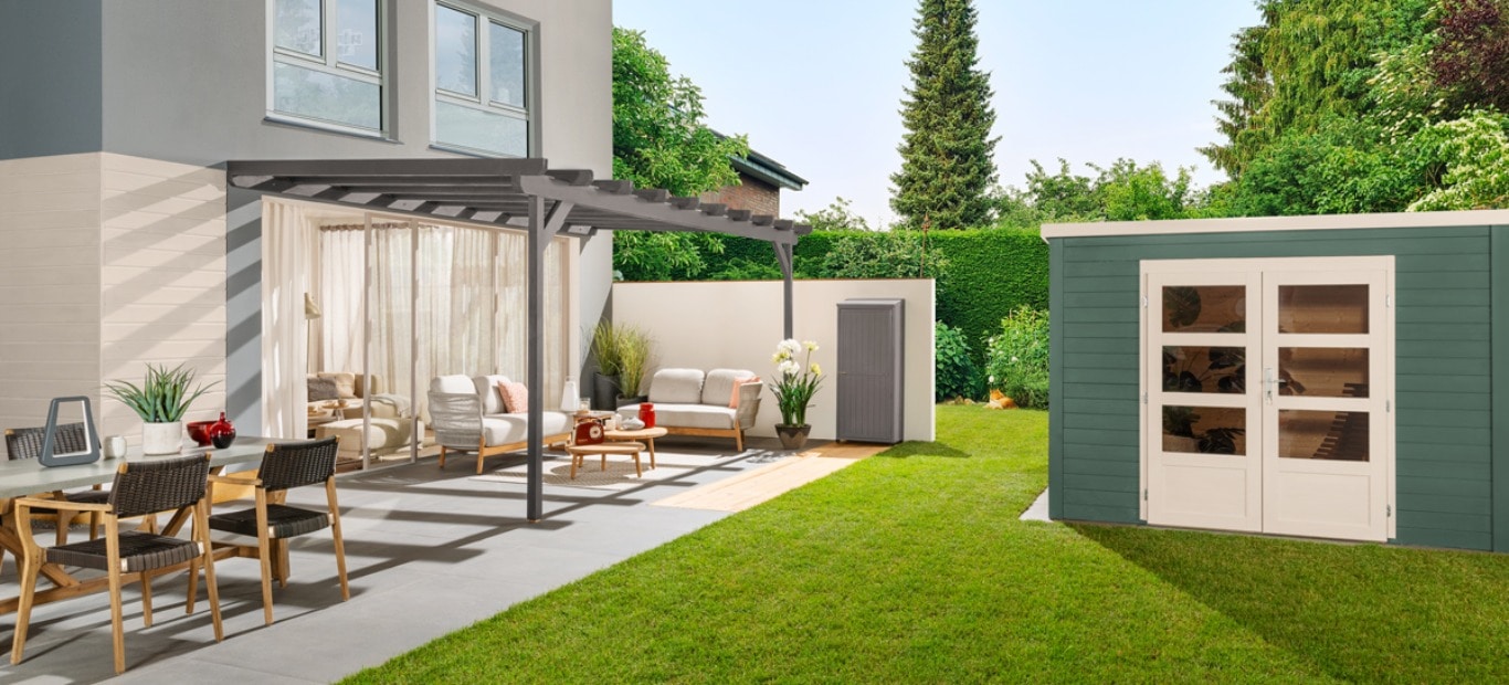 Gartenhaus und Pergola mit Consolan Wetterschutzfarbe in aktuellen Farbtoenen gestrichen