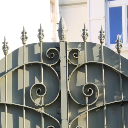 Gartenzaun & Tor aus Metall vor Rost schützen - Metallzaun & Tor: Rostschutz & Anstrich